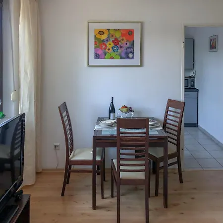 Lagiewniki Apartment *